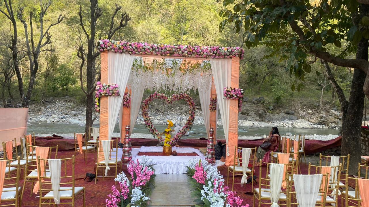 Glampers Resort wedding decor